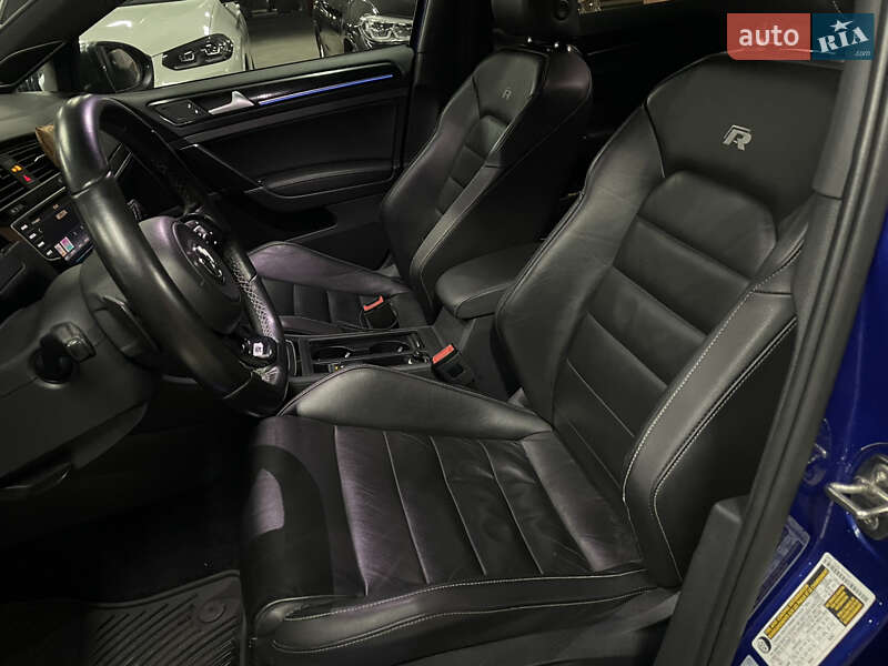 Хэтчбек Volkswagen Golf R 2015 в Киеве