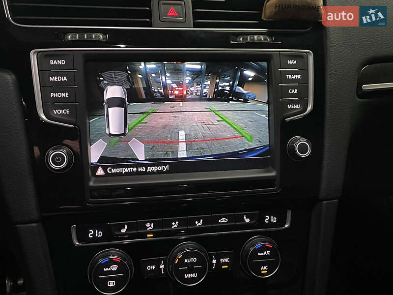 Хэтчбек Volkswagen Golf R 2015 в Киеве