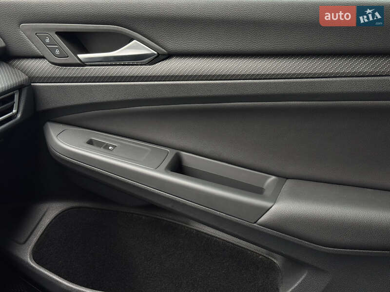 Хэтчбек Volkswagen Golf R 2022 в Киеве