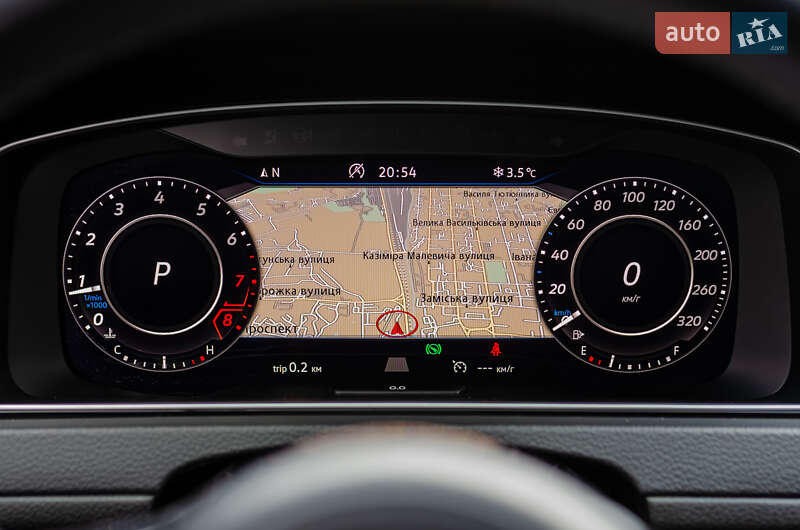 Хэтчбек Volkswagen Golf R 2019 в Киеве