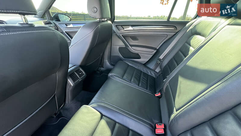 Хэтчбек Volkswagen Golf R 2016 в Мукачево