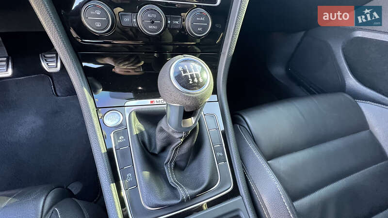 Хэтчбек Volkswagen Golf R 2016 в Мукачево