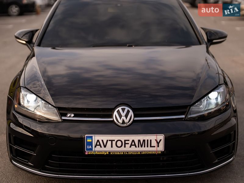 Хэтчбек Volkswagen Golf R 2016 в Днепре