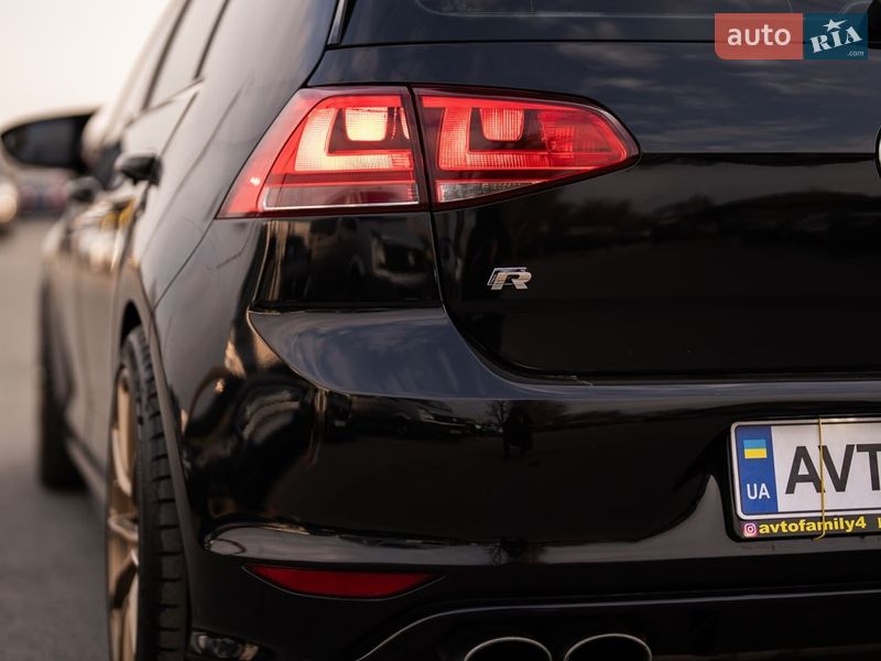 Хэтчбек Volkswagen Golf R 2016 в Днепре