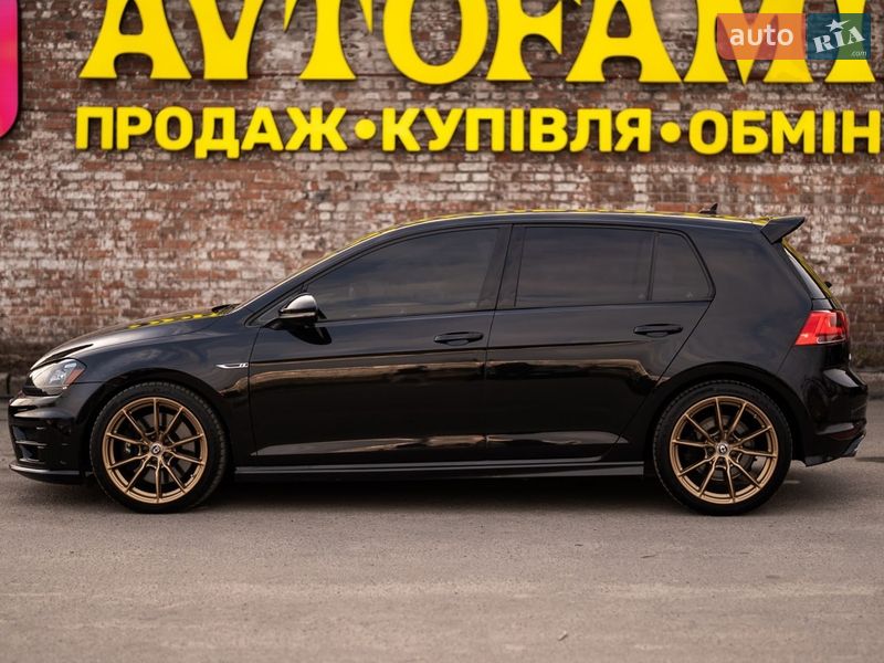 Хэтчбек Volkswagen Golf R 2016 в Днепре