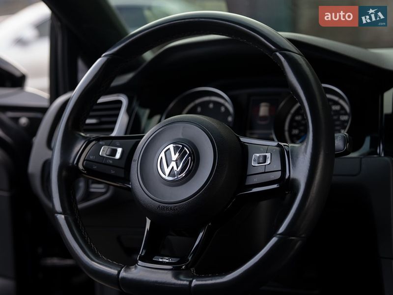 Хэтчбек Volkswagen Golf R 2016 в Днепре