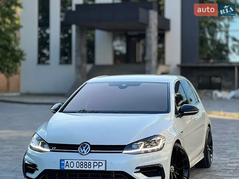 Volkswagen Golf R