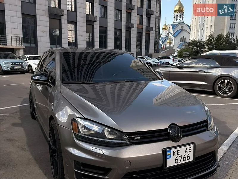 Volkswagen Golf R