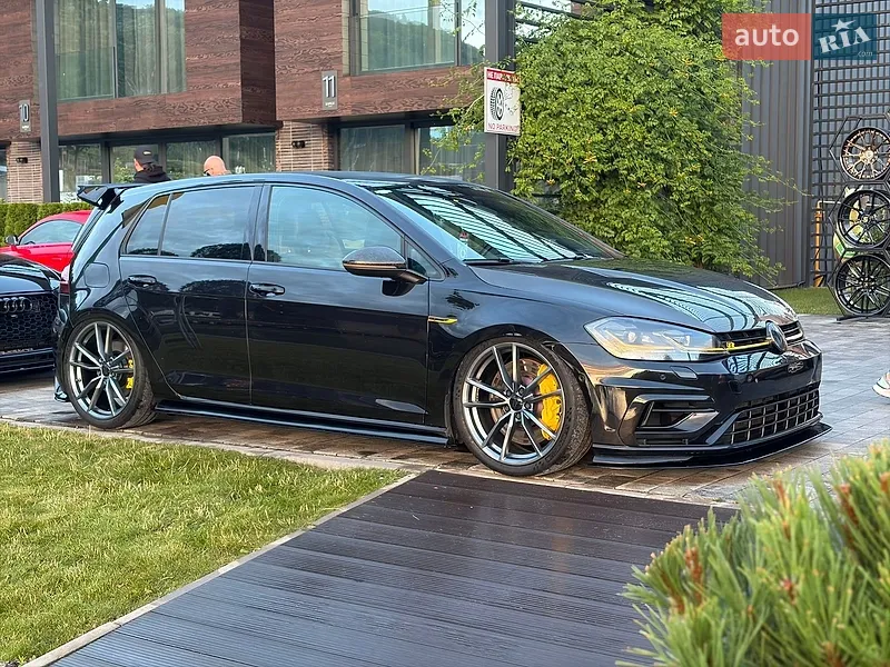Volkswagen Golf R