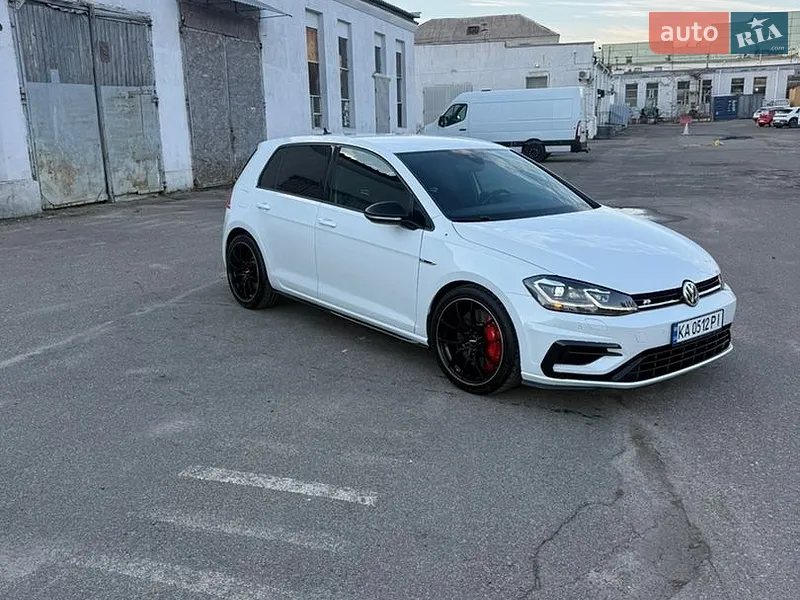 Volkswagen Golf R
