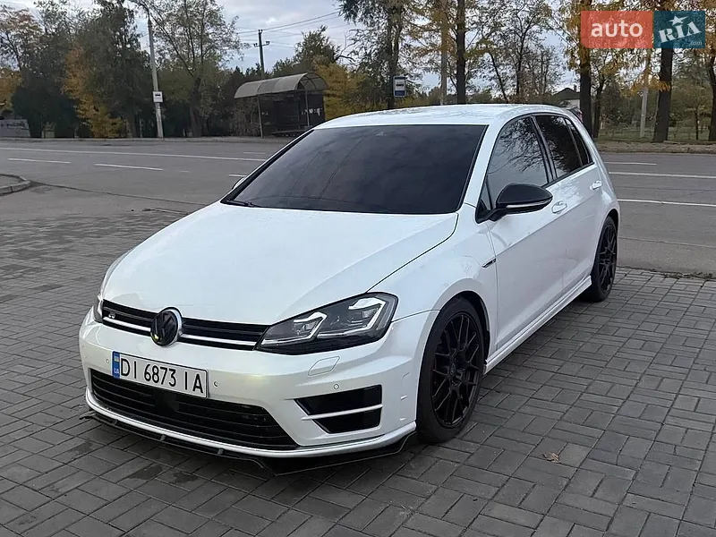 Volkswagen Golf R