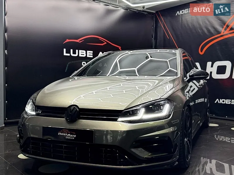Volkswagen Golf R