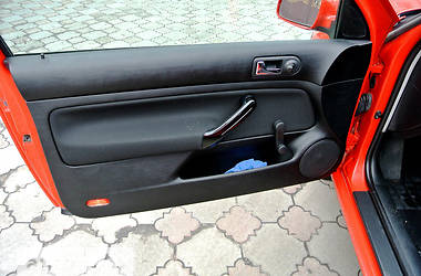 Хэтчбек Volkswagen Golf 2000 в 