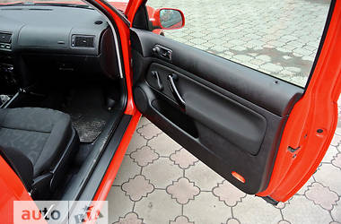 Хэтчбек Volkswagen Golf 2000 в 