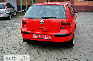 Хэтчбек Volkswagen Golf 2000 в 