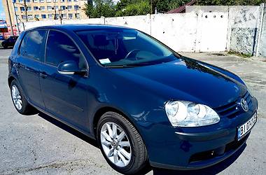 Хэтчбек Volkswagen Golf 2005 в Полтаве