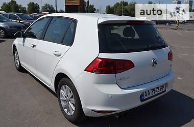 Хэтчбек Volkswagen Golf 2016 в Киеве