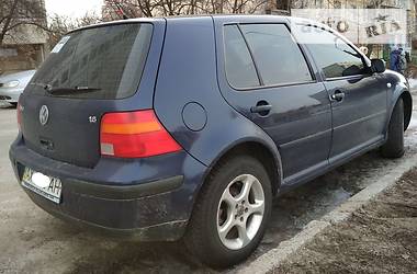 Хэтчбек Volkswagen Golf 2001 в Харькове