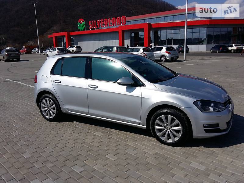 Хэтчбек Volkswagen Golf 2013 в Сваляве