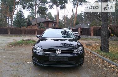 Хэтчбек Volkswagen Golf 2016 в Киеве