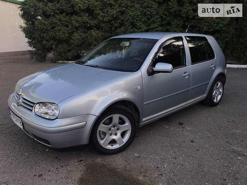 Хэтчбек Volkswagen Golf 2003 в 