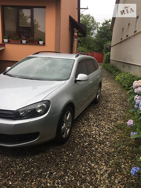 Універсал Volkswagen Golf 2012 в 