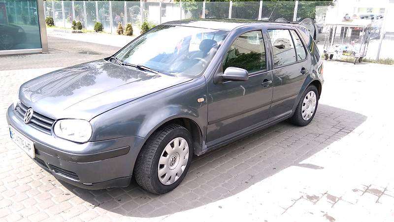 Хетчбек Volkswagen Golf 1998 в 