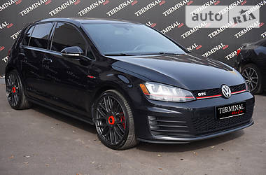 Хетчбек Volkswagen Golf 2016 в 