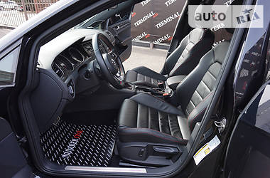 Хетчбек Volkswagen Golf 2016 в 