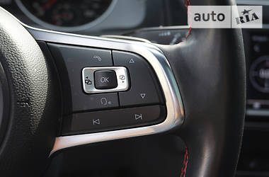 Хетчбек Volkswagen Golf 2016 в 