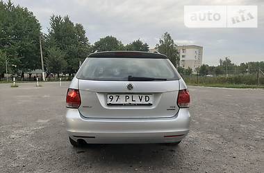 Универсал Volkswagen Golf 2010 в Дубно