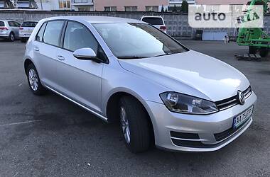 Хэтчбек Volkswagen Golf 2015 в Киеве