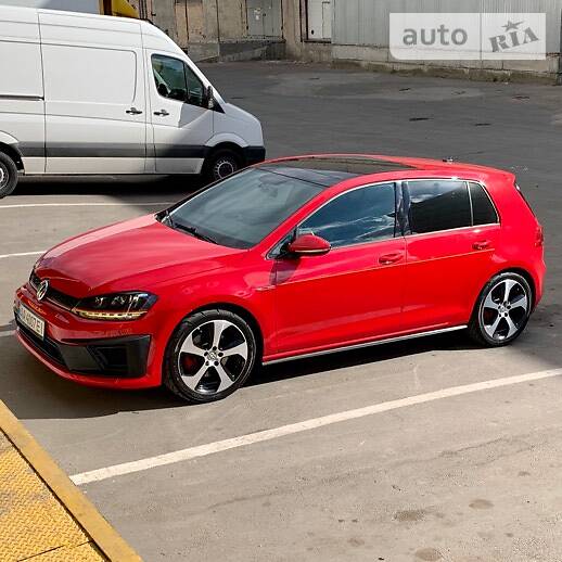Хетчбек Volkswagen Golf 2016 в Києві