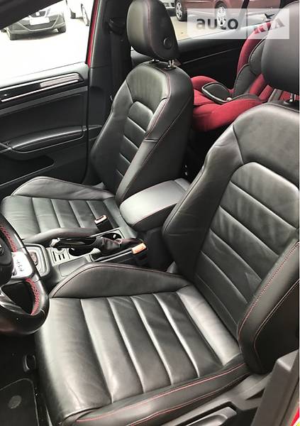 Хетчбек Volkswagen Golf 2016 в Києві