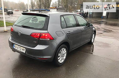 Хэтчбек Volkswagen Golf 2016 в Киеве