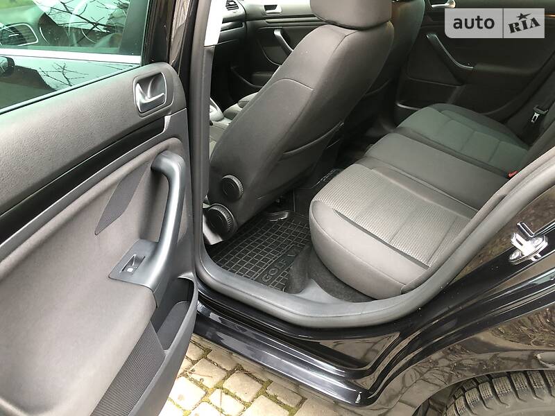Універсал Volkswagen Golf 2009 в Івано-Франківську