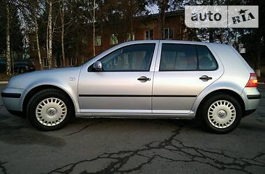Хетчбек Volkswagen Golf 2002 в 