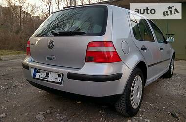 Хетчбек Volkswagen Golf 2002 в 