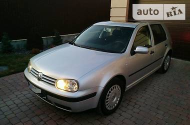 Хетчбек Volkswagen Golf 2002 в 