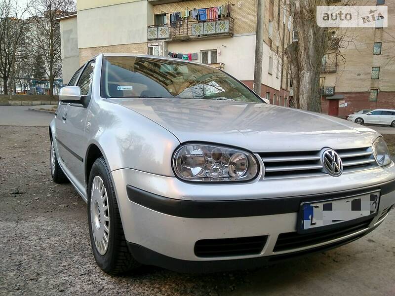 Хетчбек Volkswagen Golf 2002 в 