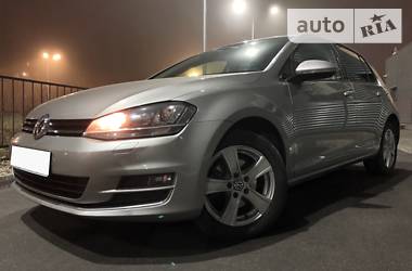 Хетчбек Volkswagen Golf 2013 в 