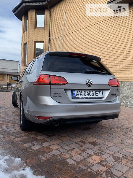 Універсал Volkswagen Golf 2014 в Золочеві
