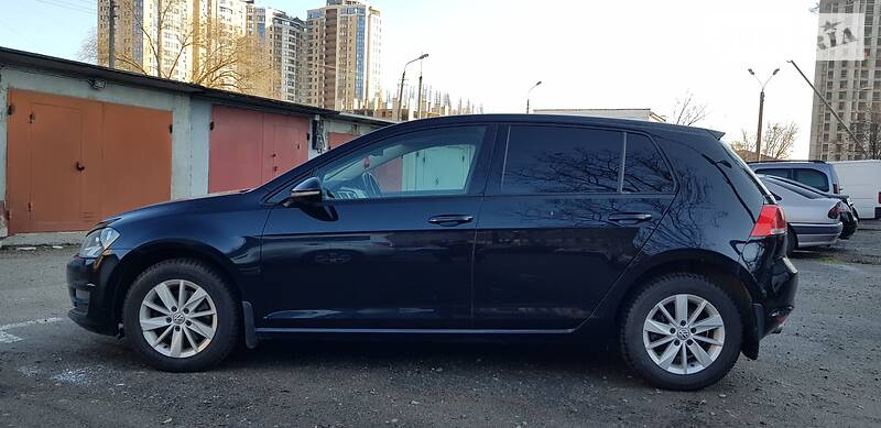 Хетчбек Volkswagen Golf 2013 в 