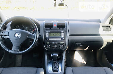 Хетчбек Volkswagen Golf 2008 в 