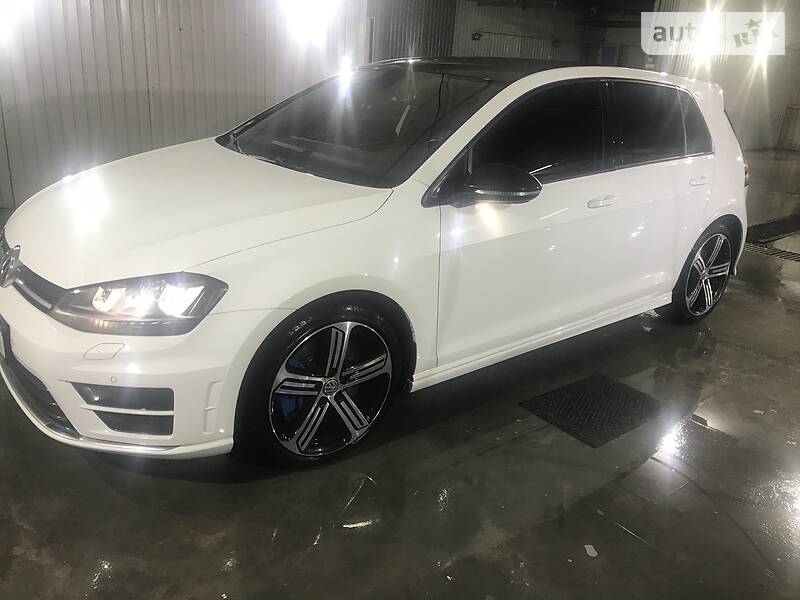 Хетчбек Volkswagen Golf 2015 в Києві