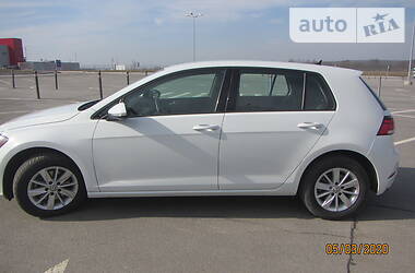 Хетчбек Volkswagen Golf 2018 в 