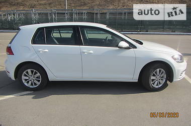 Хетчбек Volkswagen Golf 2018 в 