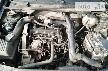 Хетчбек Volkswagen Golf 1993 в 
