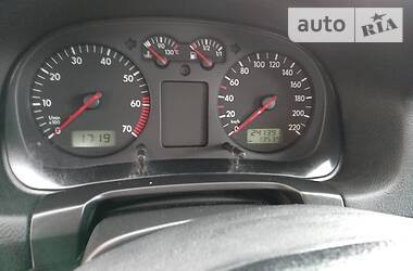 Хетчбек Volkswagen Golf 2002 в 