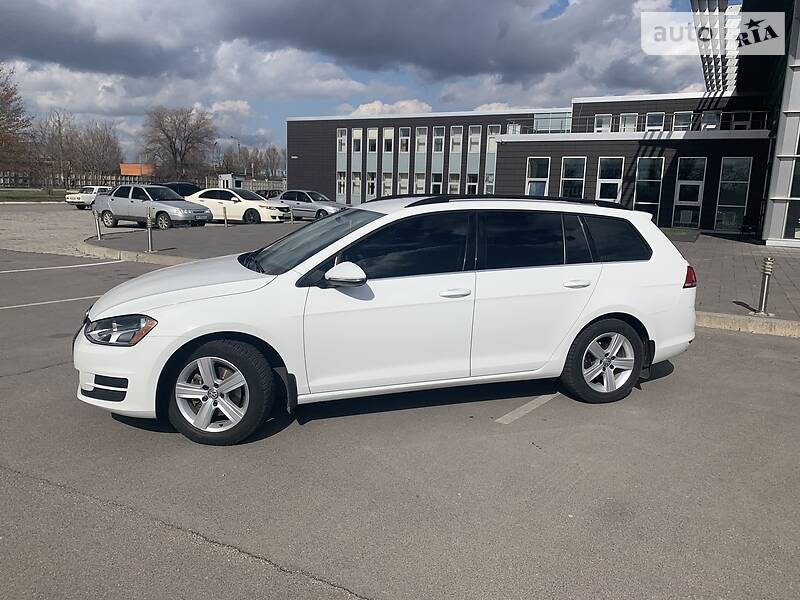 Універсал Volkswagen Golf 2015 в Дніпрі